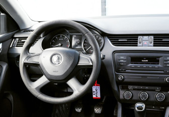 Подержанный автомобиль Skoda Octavia Liftback 2013 года (18 фото)