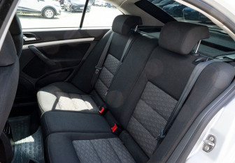 Подержанный автомобиль Skoda Octavia Liftback 2011 года (15 фото)