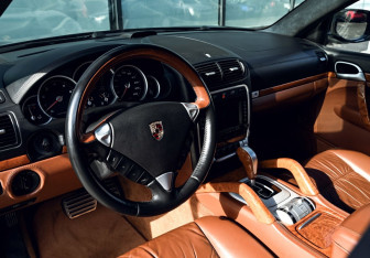 Подержанный автомобиль Porsche Cayenne 2007 года (18 фото)