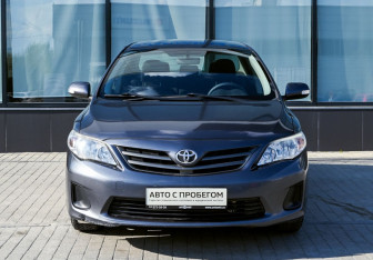 Подержанный автомобиль Toyota Corolla Sedan 2012 года (8 фото)