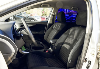 Подержанный автомобиль Toyota Corolla Sedan 2007 года (14 фото)