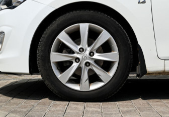 Подержанный автомобиль Hyundai Solaris Hatchback 2015 года (20 фото)