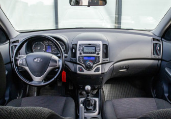 Подержанный автомобиль Hyundai i30 Hatchback 2009 года (17 фото)