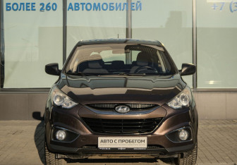 Подержанный автомобиль Hyundai ix35 2010 года (8 фото)
