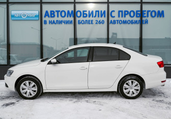 Подержанный автомобиль Volkswagen Jetta Sedan 2013 года (2 фото)