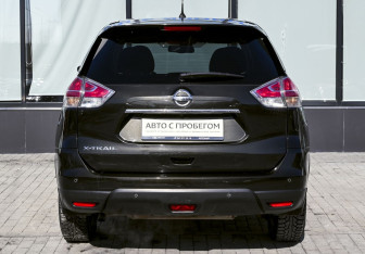Подержанный автомобиль Nissan X-Trail 2015 года (4 фото)