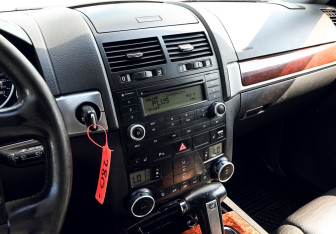Подержанный автомобиль Volkswagen Touareg 2007 года (11 фото)