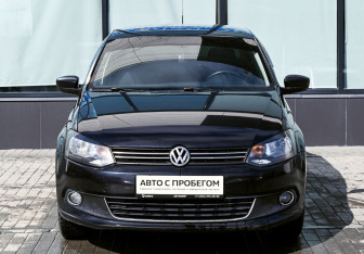 Подержанный автомобиль Volkswagen Polo Sedan 2012 года (8 фото)