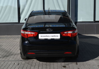 Подержанный автомобиль Kia Rio Sedan 2012 года (4 фото)