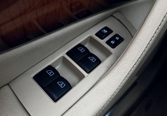 Подержанный автомобиль Infiniti FX 2011 года (12 фото)