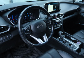 Подержанный автомобиль Hyundai Santa Fe 2018 года (9 фото)
