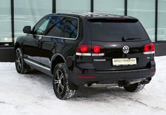 Подержанный автомобиль Volkswagen Touareg 2008 года (3 фото)