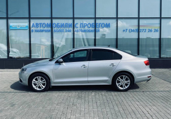 Подержанный автомобиль Volkswagen Jetta Sedan 2014 года (2 фото)