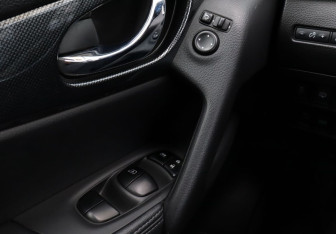 Подержанный автомобиль Nissan X-Trail 2015 года (17 фото)