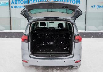 Подержанный автомобиль Opel Zafira Compactvan 2013 года (23 фото)
