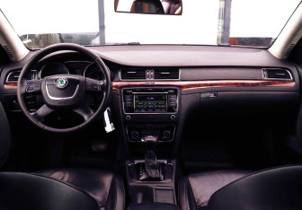 Подержанный автомобиль Skoda Superb Liftback 2011 года (19 фото)