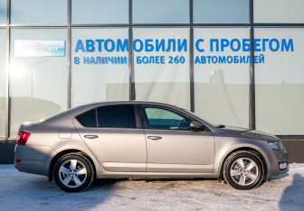 Подержанный автомобиль Skoda Octavia Liftback 2016 года (6 фото)