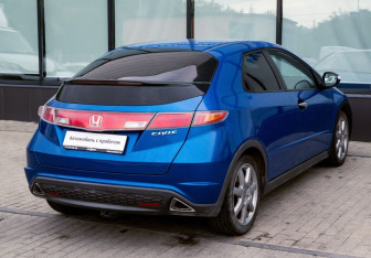 Подержанный автомобиль Honda Civic Hatchback 2007 года (5 фото)