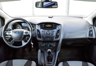 Подержанный автомобиль Ford Focus Sedan 2012 года (12 фото)