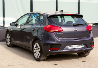 Подержанный автомобиль Kia Ceed Hatchback 2017 года (3 фото)