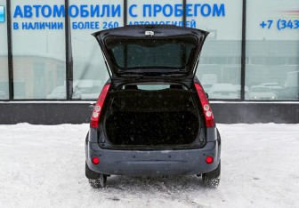 Подержанный автомобиль Ford Fiesta Hatchback 2007 года (18 фото)
