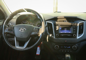 Подержанный автомобиль Hyundai Creta 2017 года (10 фото)
