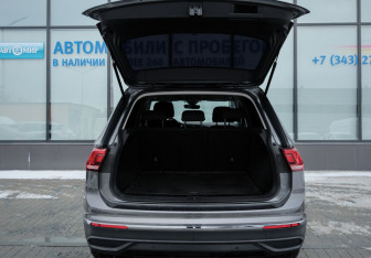 Подержанный автомобиль Volkswagen Tiguan 2021 года (19 фото)