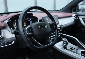 Подержанный автомобиль Geely Coolray 2021 года (9 фото)