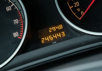 Подержанный автомобиль Opel Astra Sedan 2012 года (16 фото)