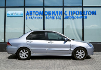Подержанный автомобиль Mitsubishi Lancer Sedan 2005 года (6 фото)