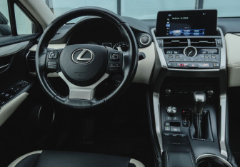 Подержанный автомобиль Lexus NX 2019 года (10 фото)
