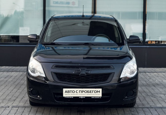 Подержанный автомобиль Chevrolet Cobalt Sedan 2013 года (8 фото)