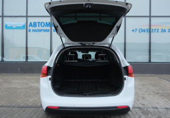 Подержанный автомобиль Kia Ceed Wagon 2014 года (19 фото)