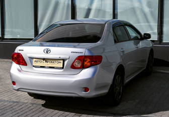 Подержанный автомобиль Toyota Corolla Sedan 2007 года (5 фото)