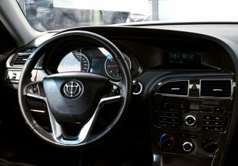 Подержанный автомобиль Brilliance V5 2014 года (20 фото)