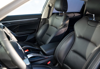 Подержанный автомобиль Geely Atlas Pro 2021 года (9 фото)