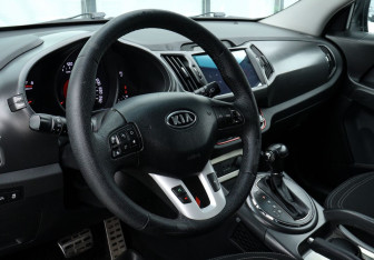 Подержанный автомобиль Kia Sportage 2010 года (9 фото)