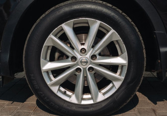 Подержанный автомобиль Nissan Qashqai 2014 года (16 фото)