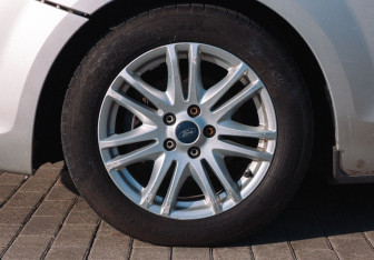 Подержанный автомобиль Ford Focus Sedan 2008 года (18 фото)