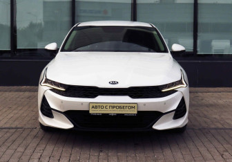 Подержанный автомобиль Kia K5 2021 года (8 фото)