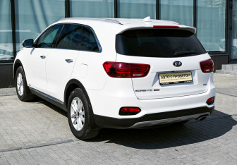 Подержанный автомобиль Kia Sorento 2018 года (3 фото)