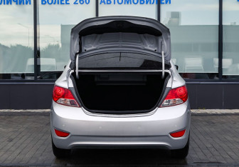 Подержанный автомобиль Hyundai Solaris Sedan 2012 года (10 фото)