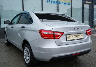Подержанный автомобиль LADA (ВАЗ) Vesta Sedan 2018 года (3 фото)
