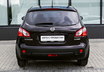 Подержанный автомобиль Nissan Qashqai 2013 года (4 фото)