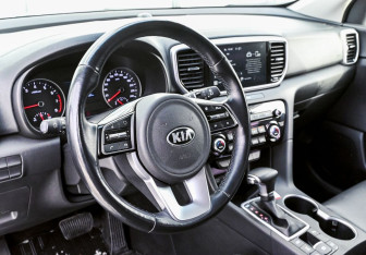 Подержанный автомобиль Kia Sportage 2021 года (9 фото)