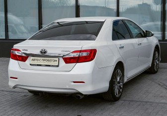 Подержанный автомобиль Toyota Camry Sedan 2011 года (5 фото)