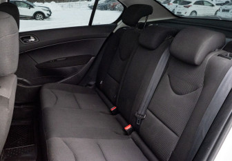 Подержанный автомобиль Peugeot 408 2014 года (18 фото)