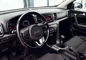 Подержанный автомобиль Kia Sportage 2018 года (15 фото)
