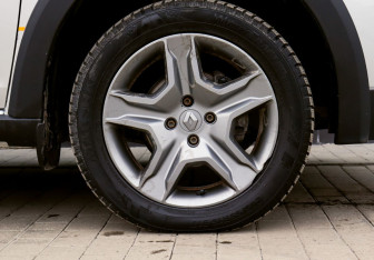 Подержанный автомобиль Renault Logan Sedan 2019 года (19 фото)