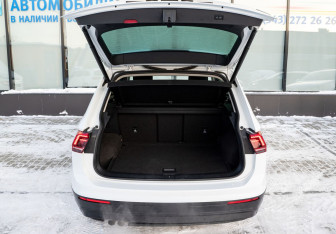 Подержанный автомобиль Volkswagen Tiguan 2018 года (23 фото)